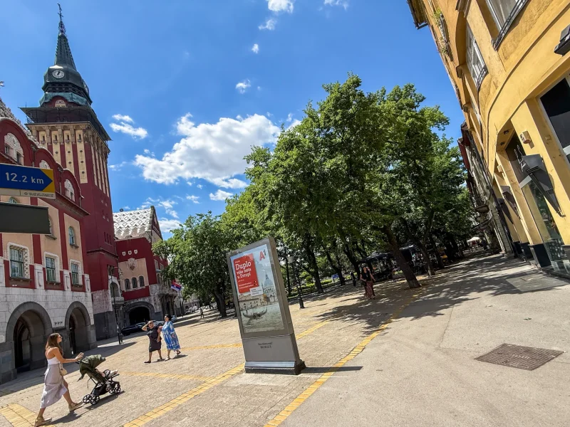 Trg Republike, centar grada — Strana B