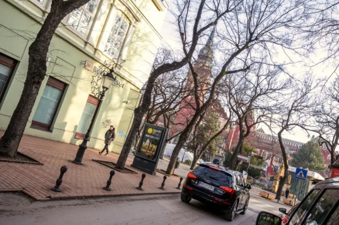 Dimitrija Tucovića, početak ulice — Strana B