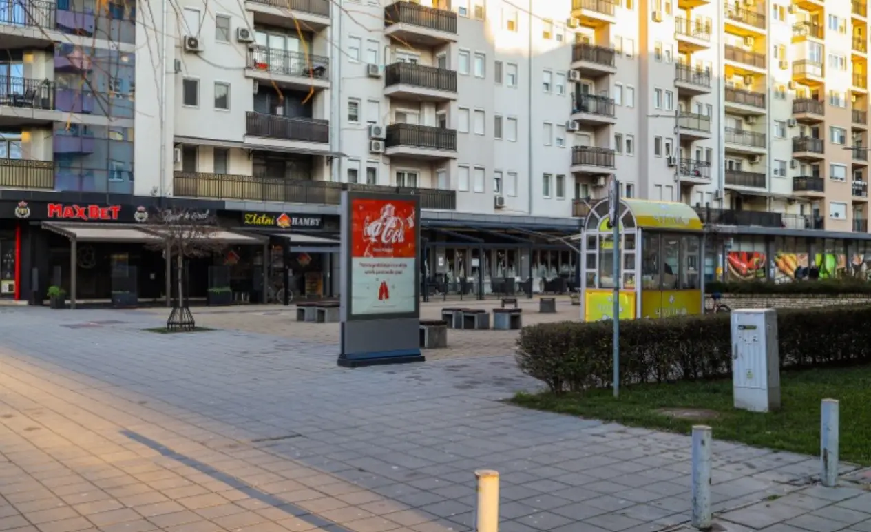 Prvomajska, početak šetališta — Strana B