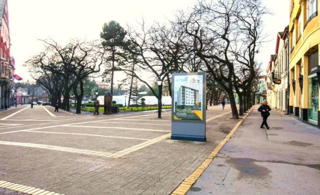 Trg Republike, centar grada — Strana B