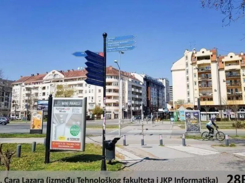 Bul. Cara Lazara, između Tehnološkog fakulteta i JKP Informatika — Strana B