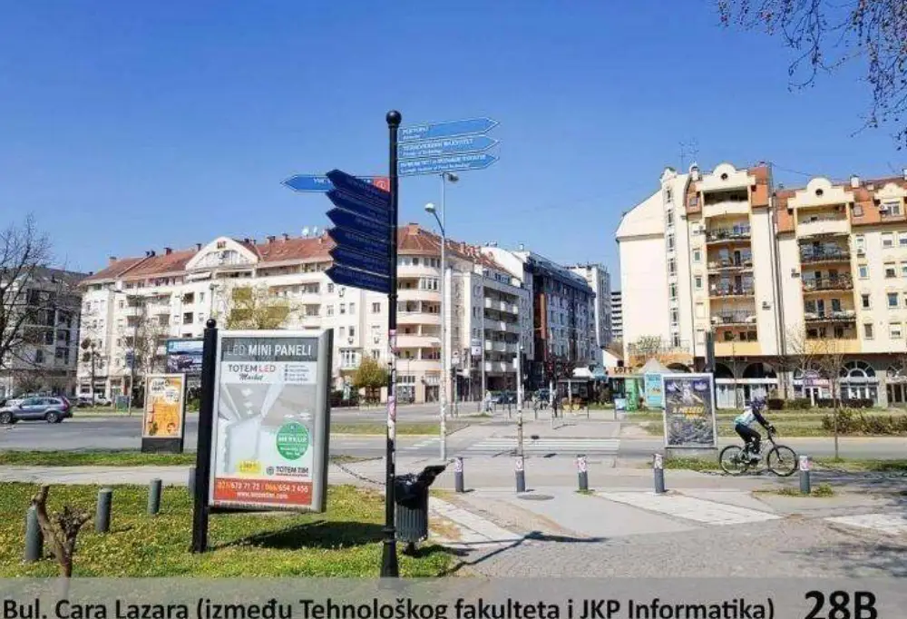 Bul. Cara Lazara, između Tehnološkog fakulteta i JKP Informatika — Strana B