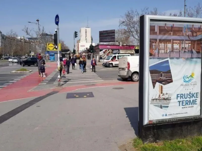 Bul. Oslobodjena-Jevrejska, ugao preko puta pijace — Strana B