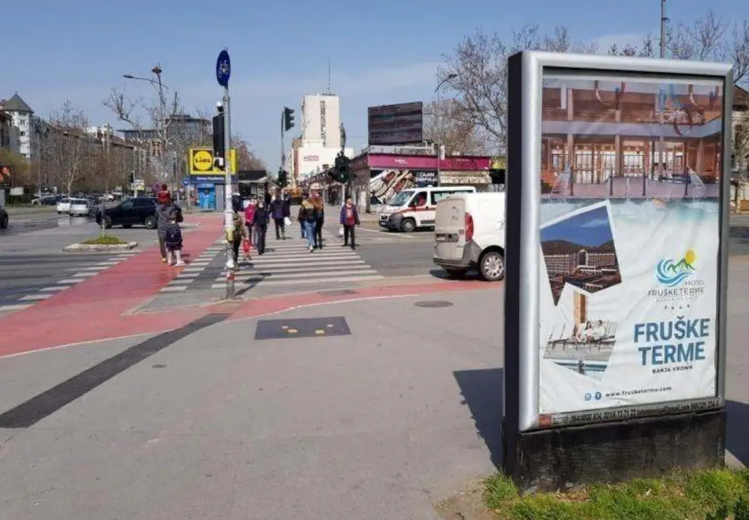 Bul. Oslobodjena-Jevrejska, ugao preko puta pijace — Strana B