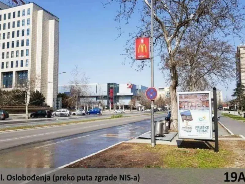 Bulevar Oslobođenja, preko puta zgrade NIS-a