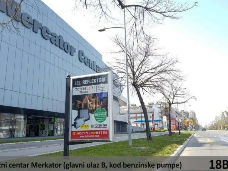 TC Merkator, glavni ulaz B, kod benzinske pumpe — Strana B