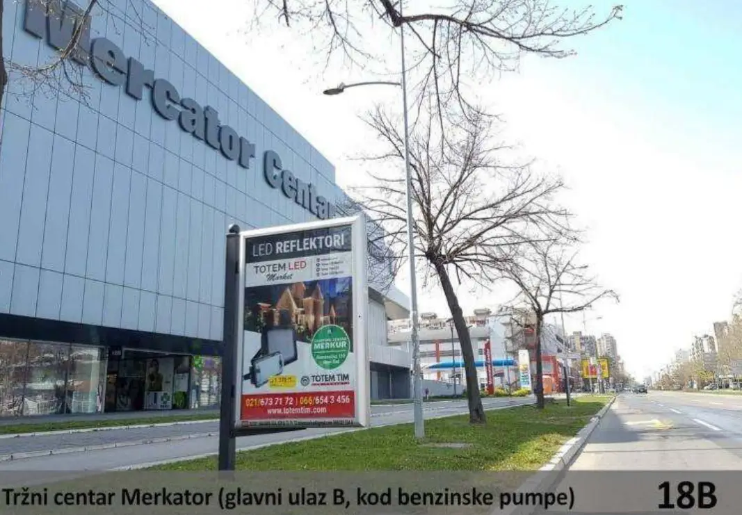 TC Merkator, glavni ulaz B, kod benzinske pumpe — Strana B